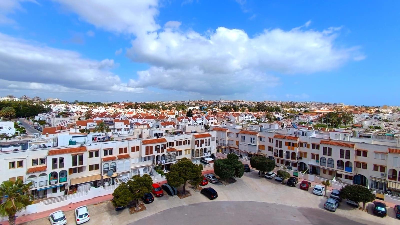 2 bedroom Apartment for sale in Torrevieja with pool garage - € 125,000 (Ref: 9731161)
