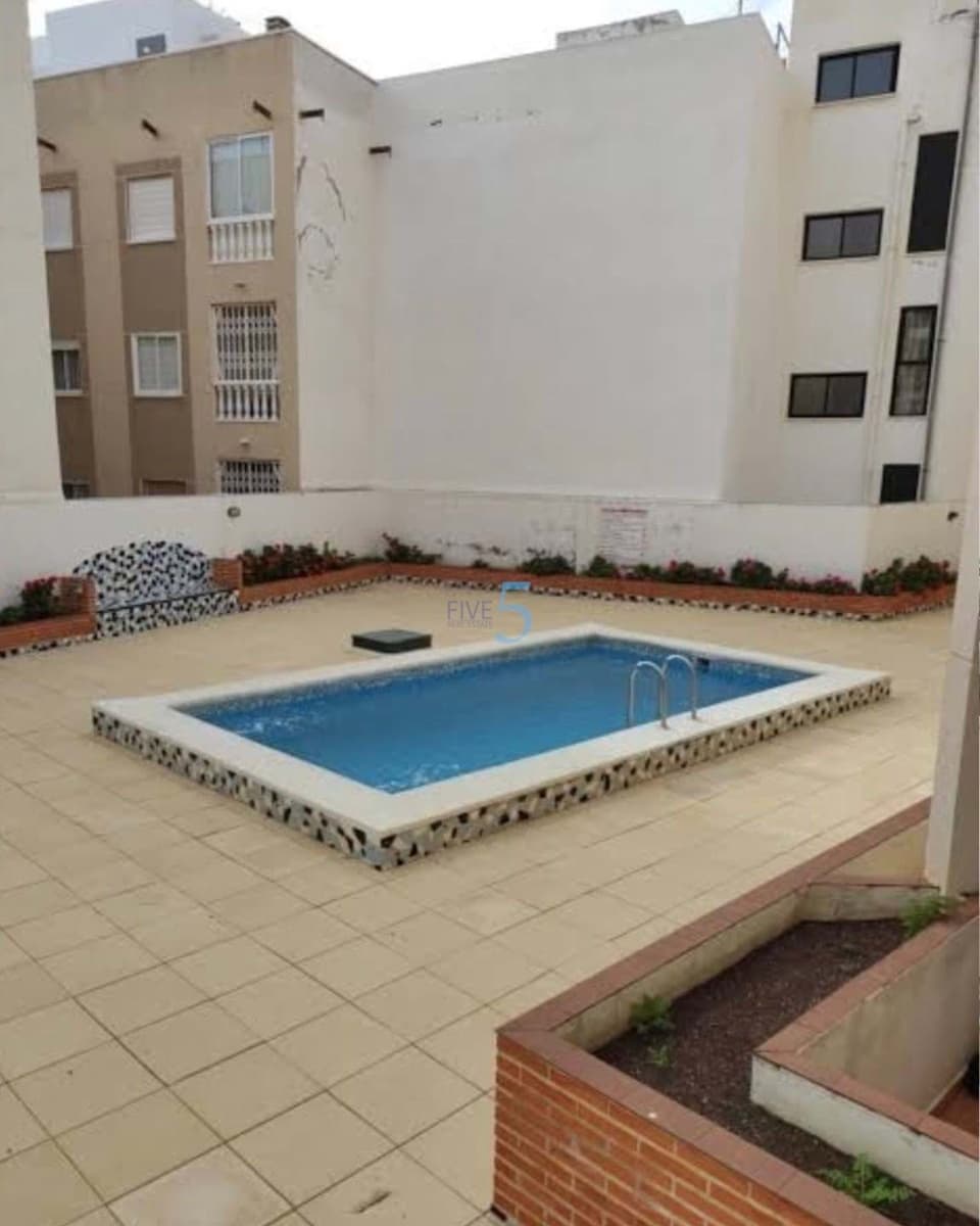 Lejlighed til salg i Torrevieja med swimmingpool - € 89.000 (Ref: 9731163)
