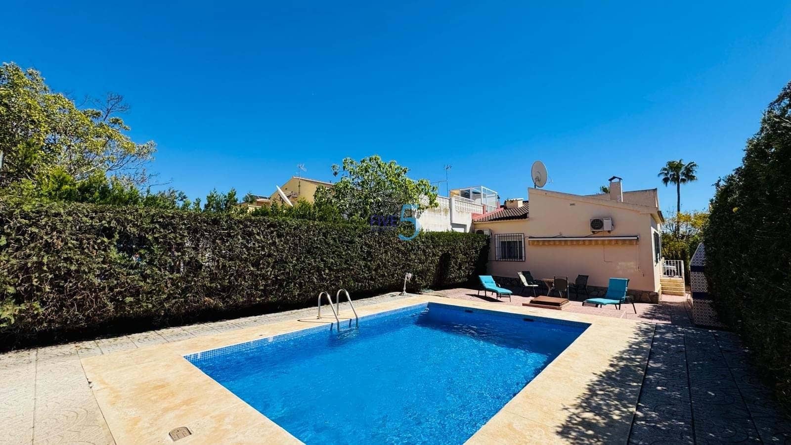 2 soverom Bungalow til salgs i Torrevieja med svømmebasseng garasje - € 249 000 (Ref: 9734226)