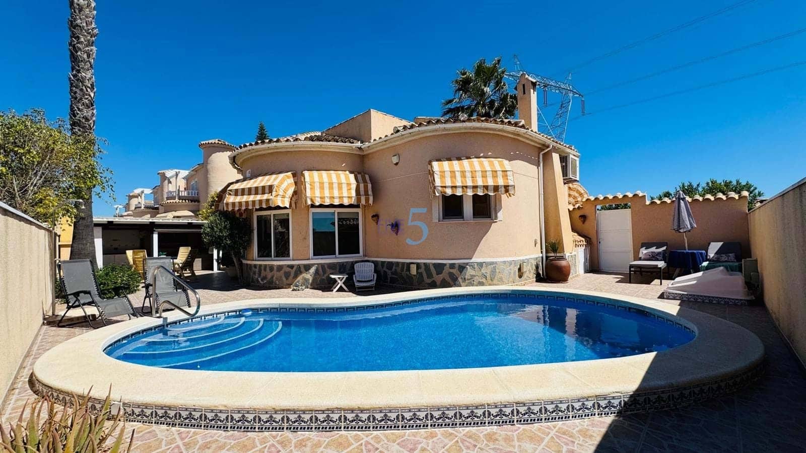 2 bedroom Villa for sale in Rojales with pool - € 340,000 (Ref: 9736013)