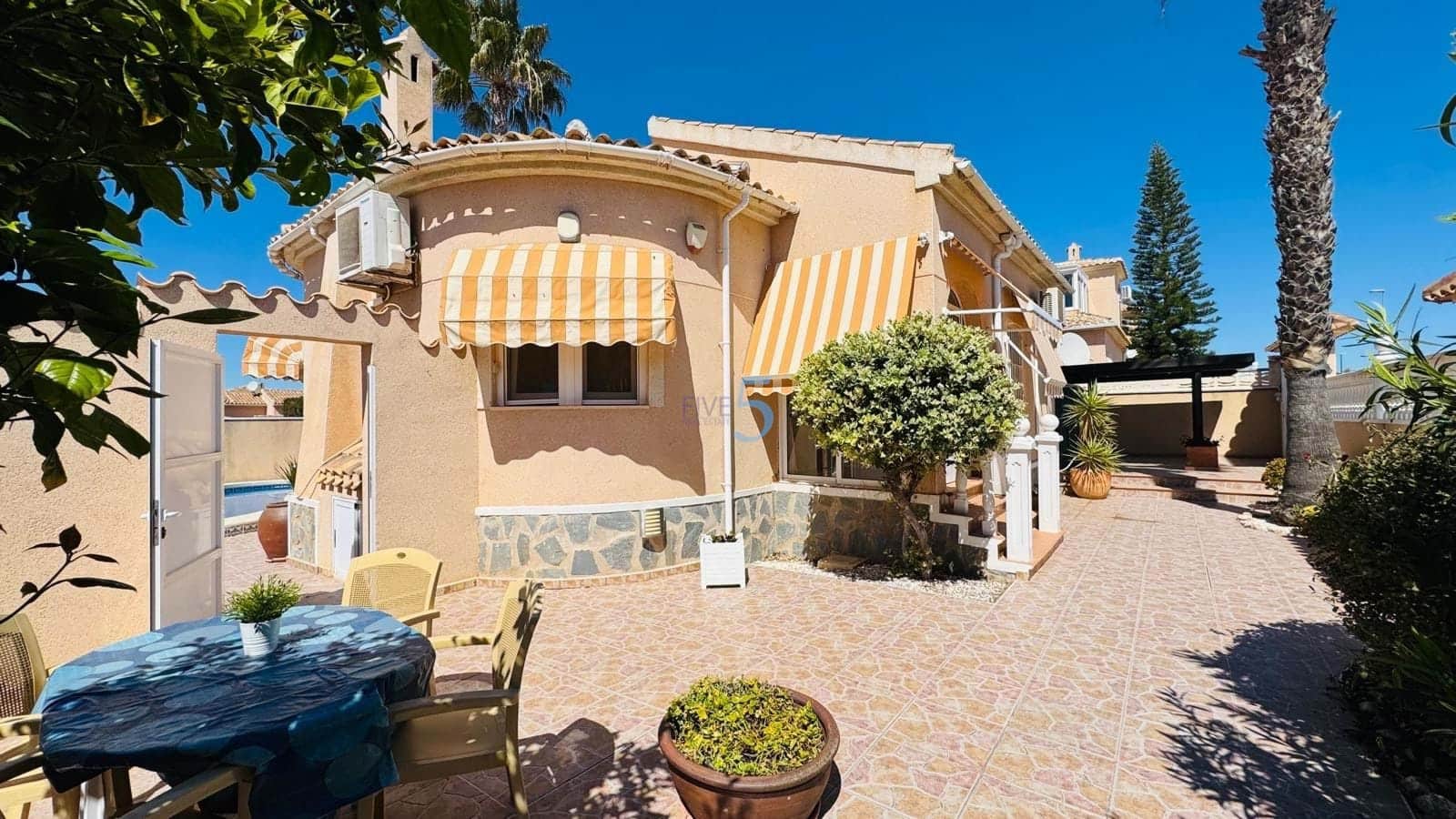 2 bedroom Villa for sale in Rojales with pool - € 340,000 (Ref: 9736013)