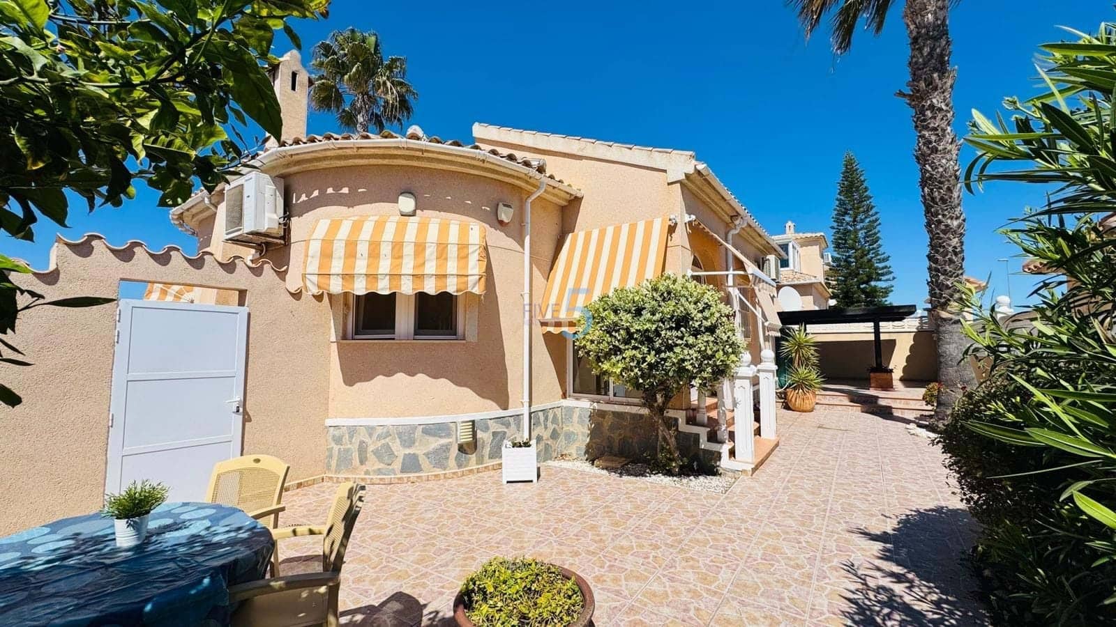 2 bedroom Villa for sale in Rojales with pool - € 340,000 (Ref: 9736013)