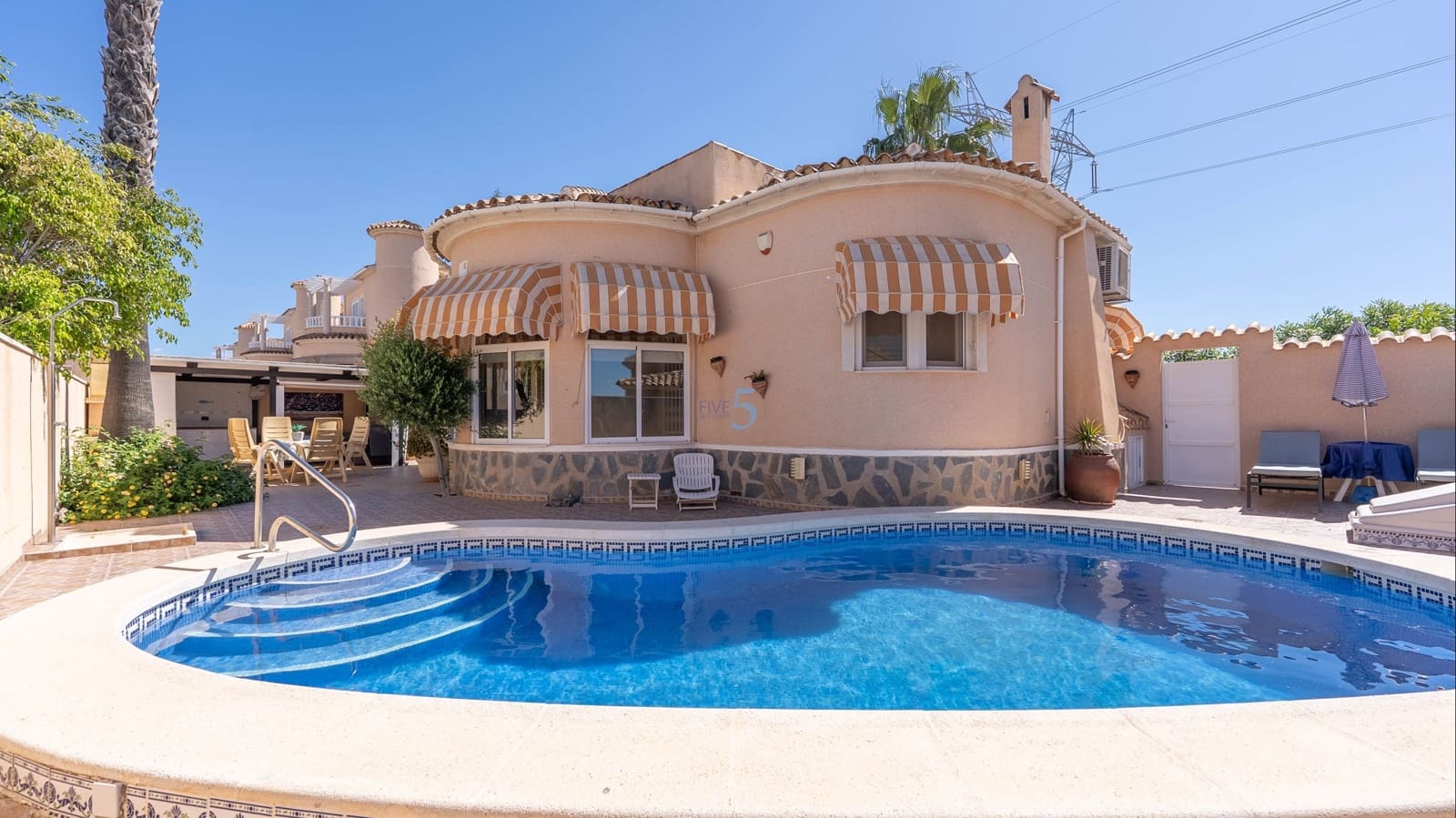2 soveværelse Villa til salg i Rojales med swimmingpool - € 340.000 (Ref: 9736013)