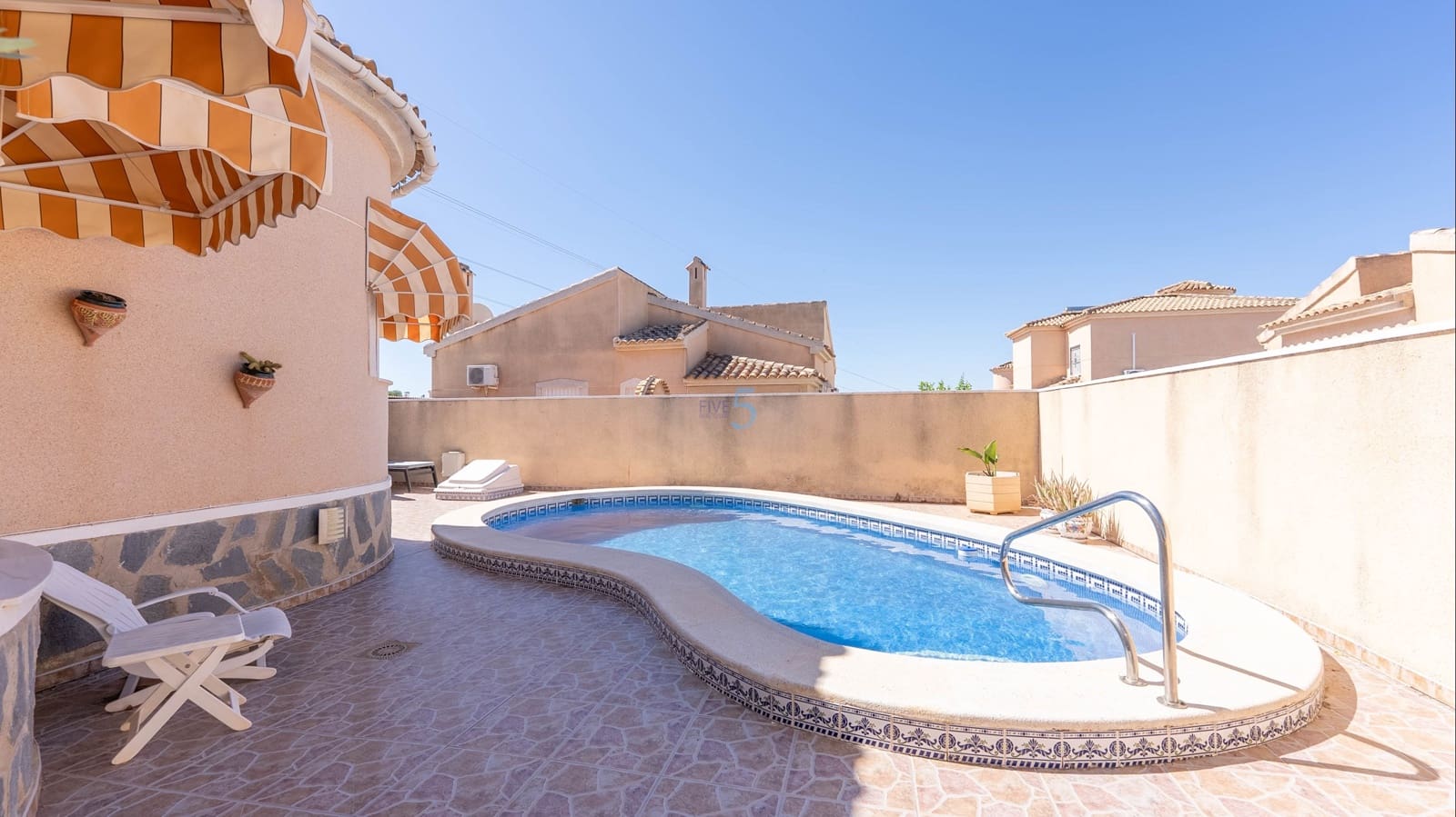 2 soveværelse Villa til salg i Rojales med swimmingpool - € 340.000 (Ref: 9736013)