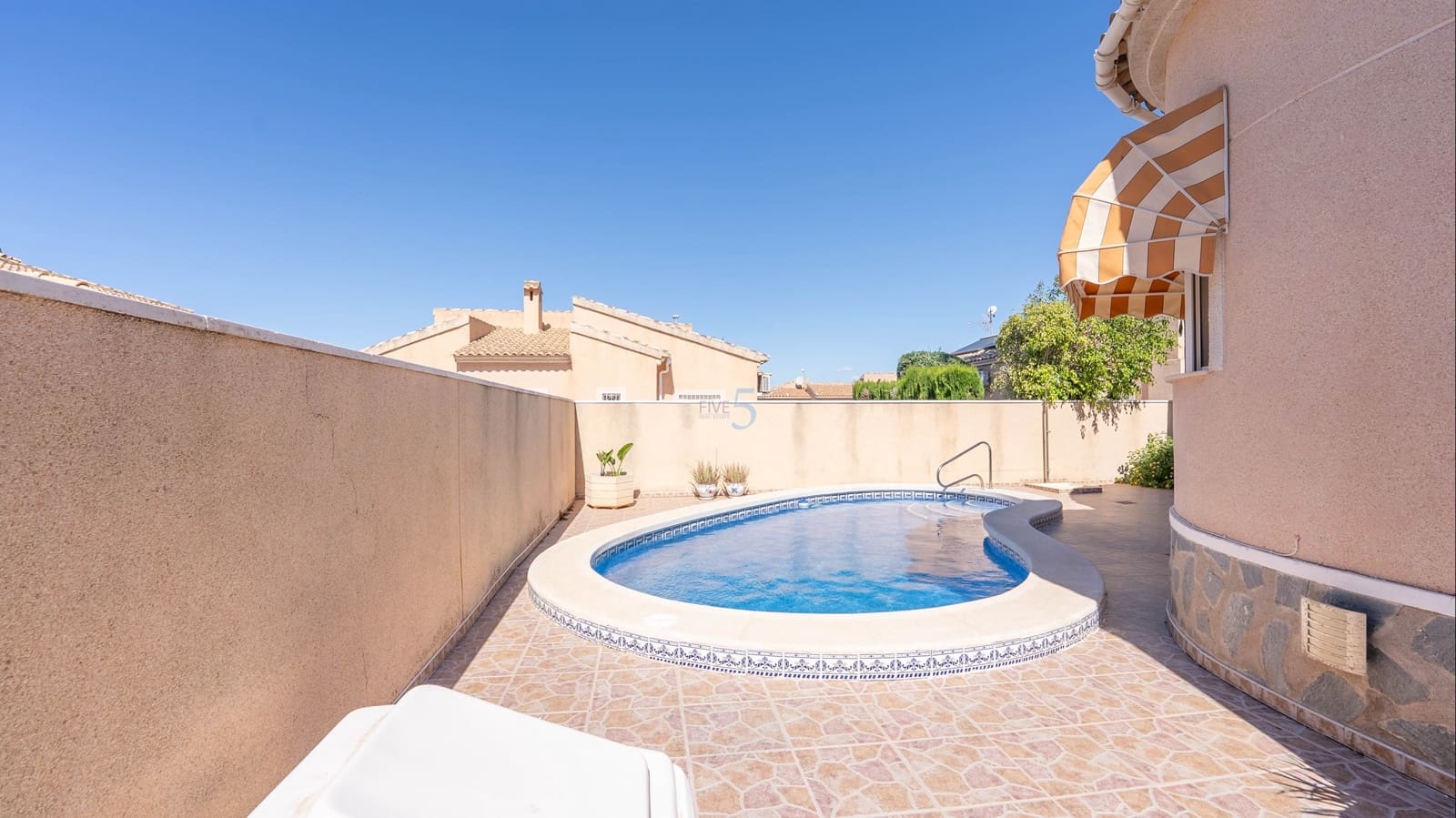 2 soveværelse Villa til salg i Rojales med swimmingpool - € 340.000 (Ref: 9736013)