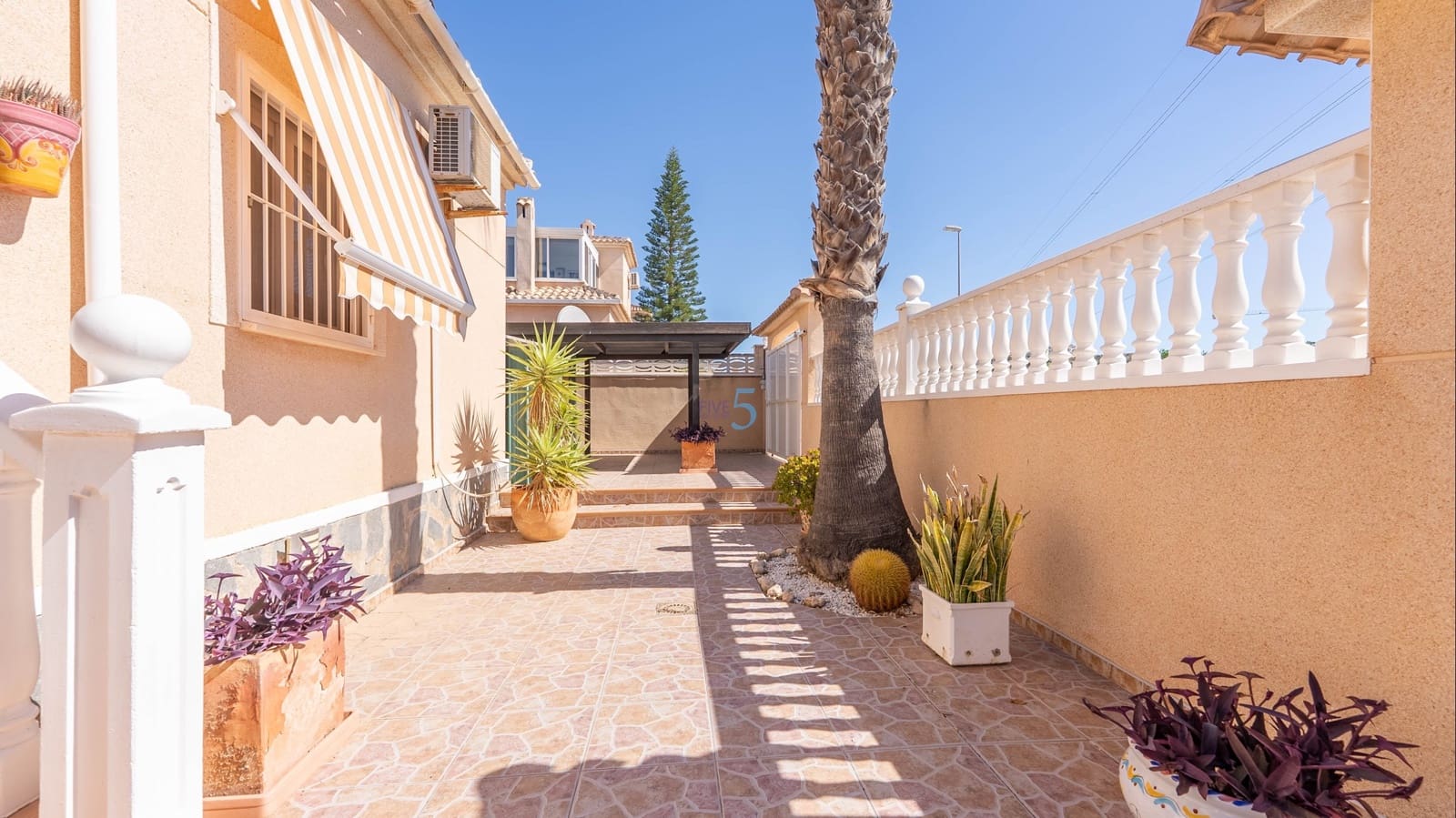 2 soveværelse Villa til salg i Rojales med swimmingpool - € 340.000 (Ref: 9736013)