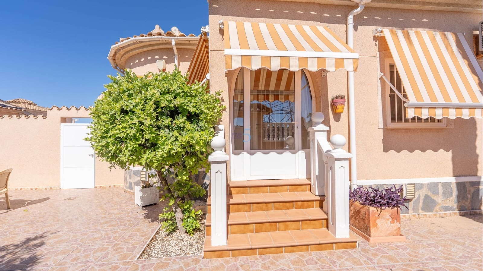 2 soveværelse Villa til salg i Rojales med swimmingpool - € 340.000 (Ref: 9736013)