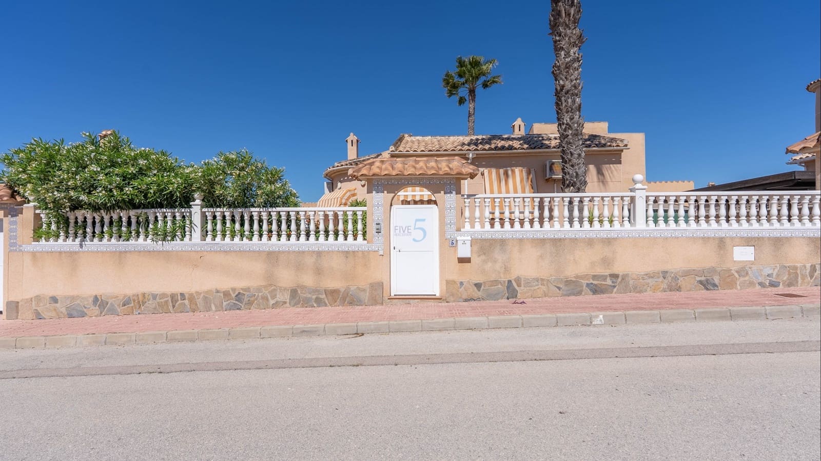 2 soveværelse Villa til salg i Rojales med swimmingpool - € 340.000 (Ref: 9736013)