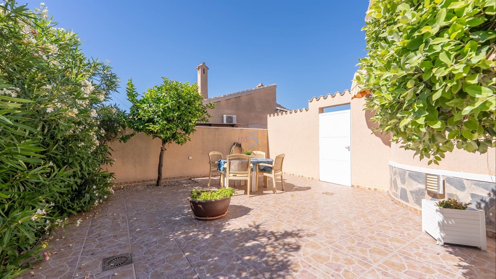 2 soveværelse Villa til salg i Rojales med swimmingpool - € 340.000 (Ref: 9736013)