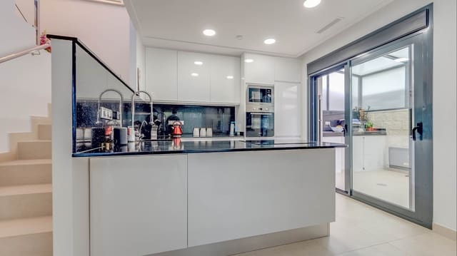 3 makuuhuone Huvila myytävänä paikassa Benijófar mukana uima-altaan - 445 000 € (Ref: 9737153)
