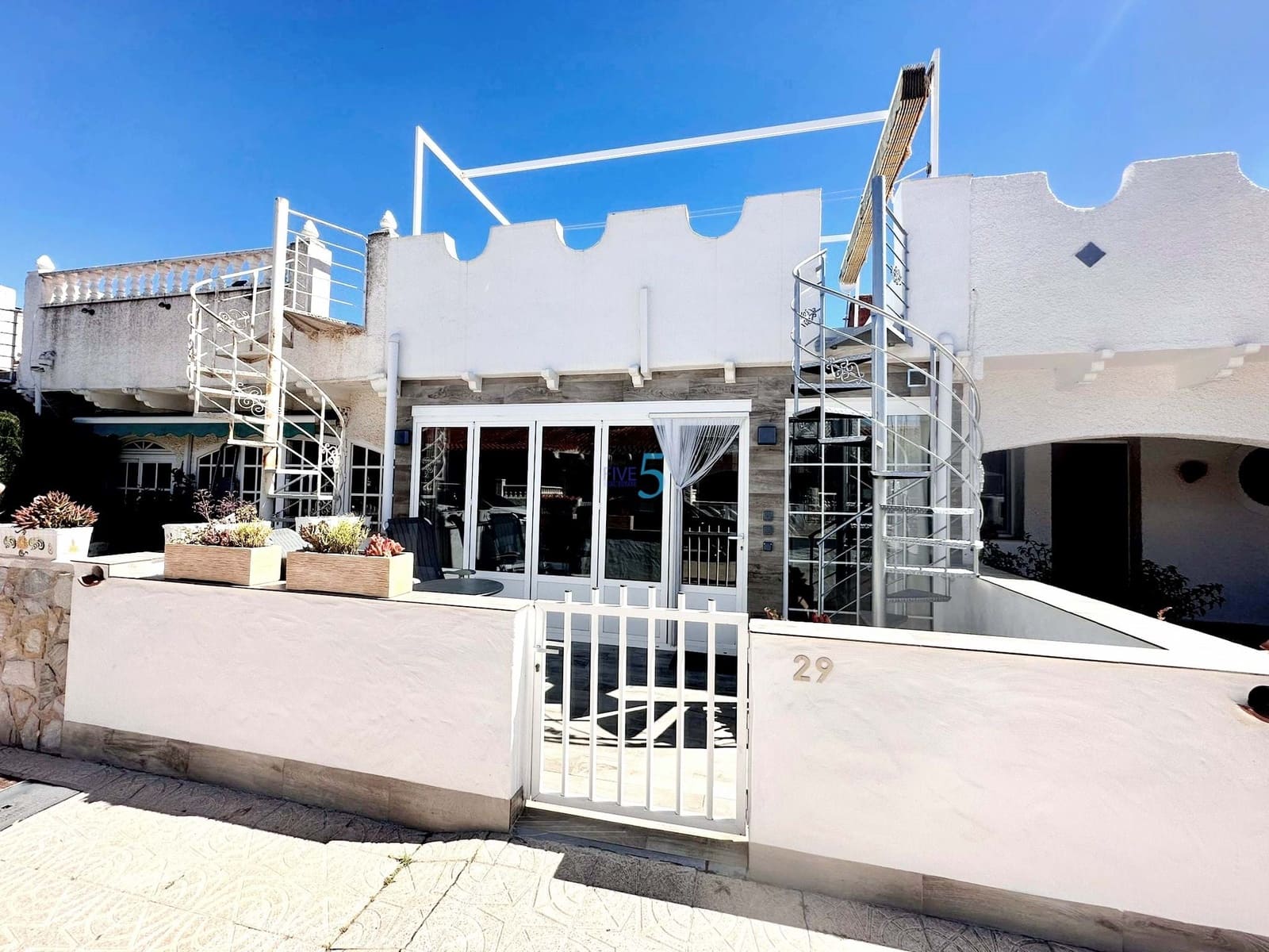 2 quarto Bungalow para venda em Los Urrutias com piscina - 145 000 € (Ref: 9737747)