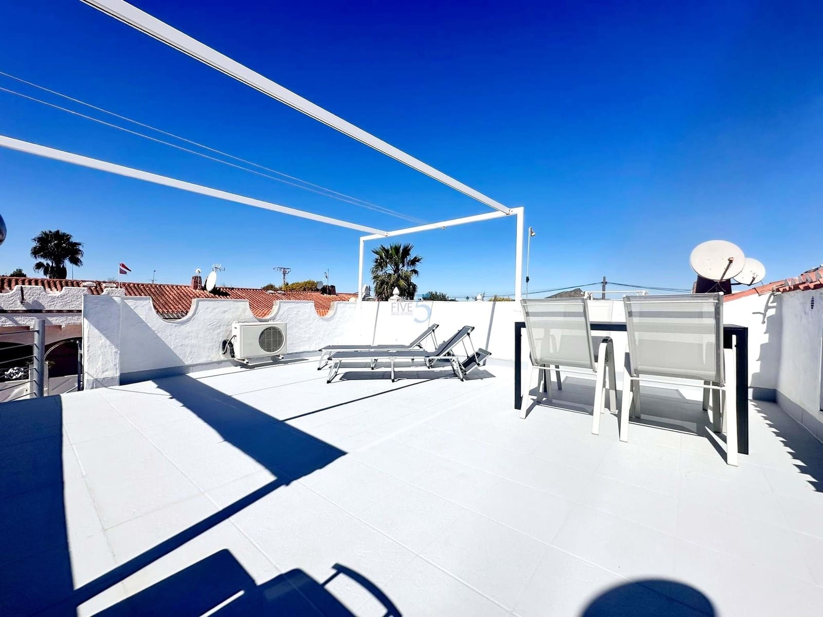 2 quarto Bungalow para venda em Los Urrutias com piscina - 145 000 € (Ref: 9737747)