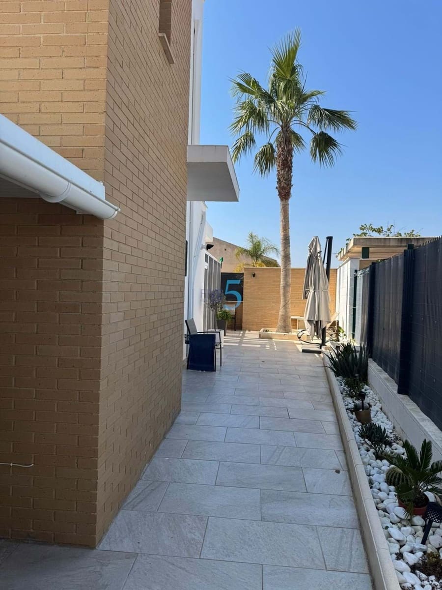 3 bedroom Semi-detached Villa for sale in Ciudad Quesada with pool garage - € 305,000 (Ref: 9737748)