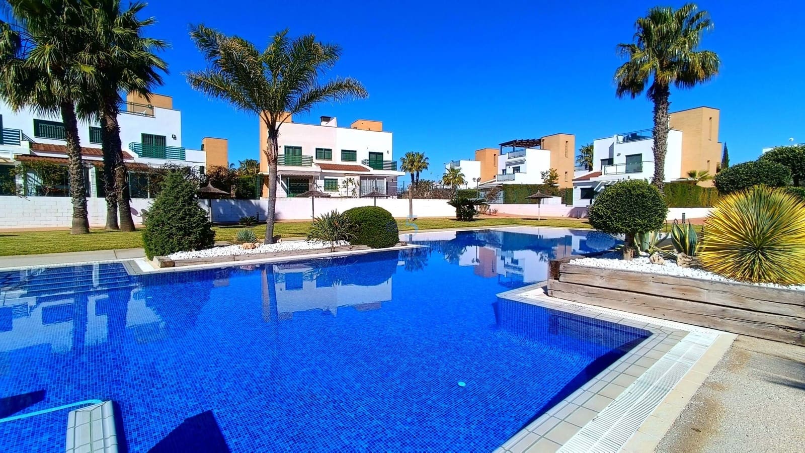 3 bedroom Semi-detached Villa for sale in Ciudad Quesada with pool garage - € 305,000 (Ref: 9737748)