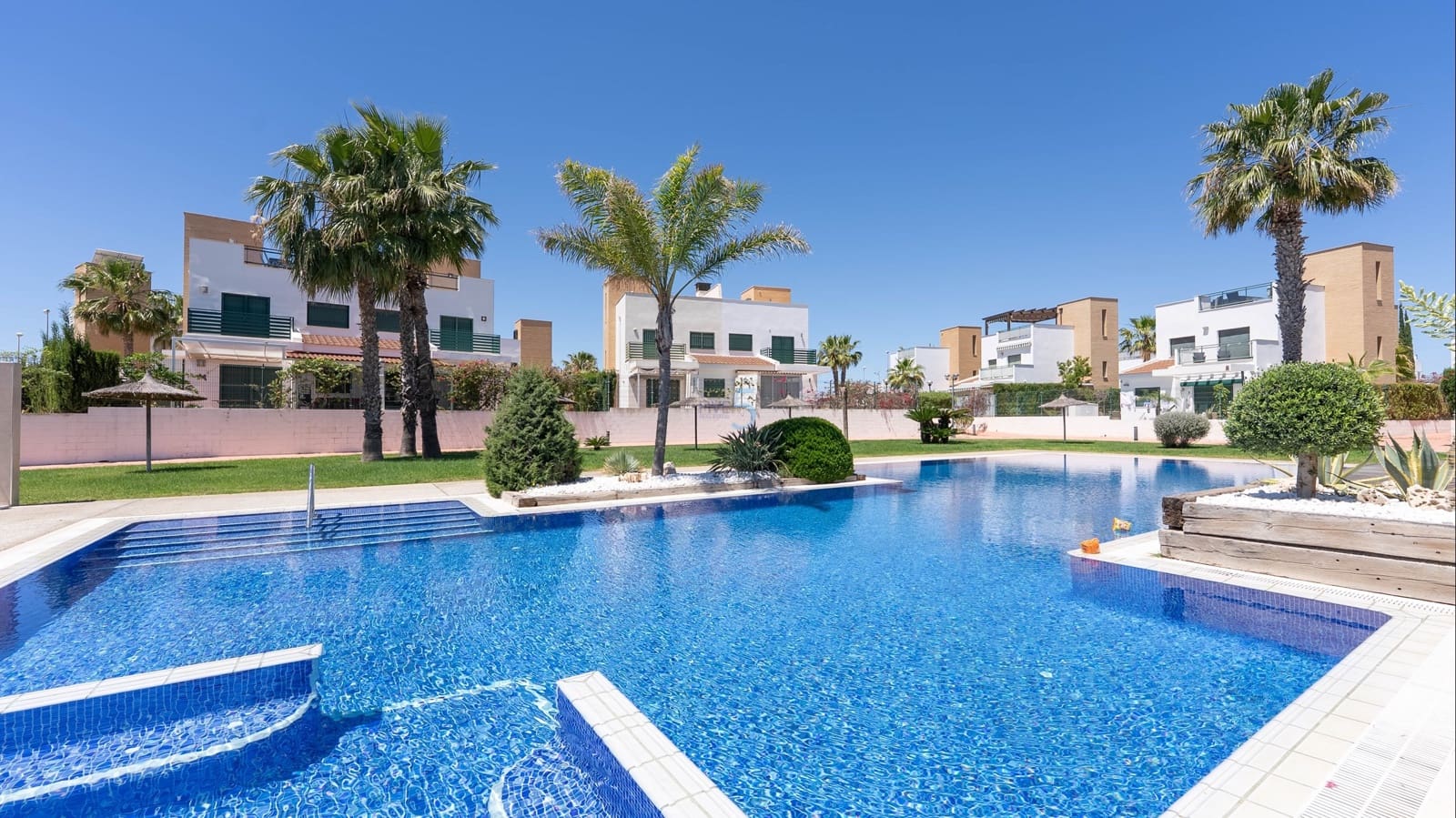 Pareado de 3 habitaciones en Ciudad Quesada en venta con piscina garaje - 299.995 € (Ref: 9737748)