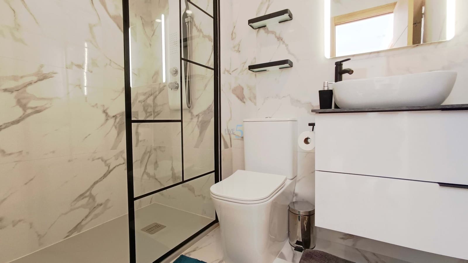 2 slaapkamer Appartement te koop in Torrevieja met zwembad - € 189.995 (Ref: 9739287)