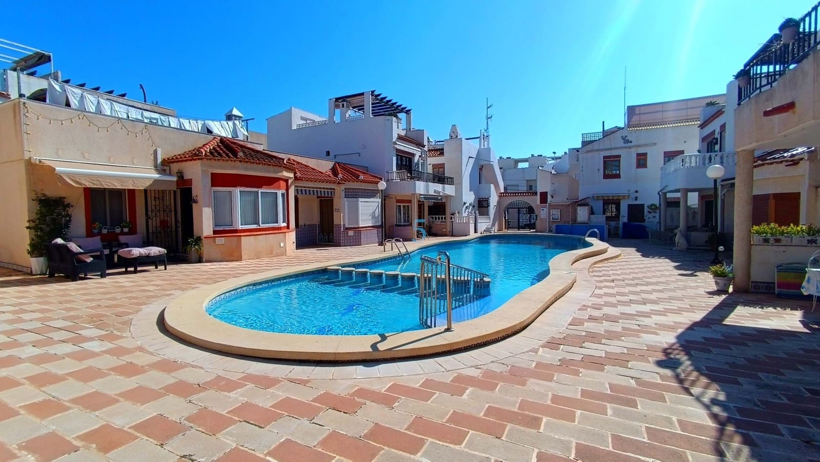 2 slaapkamer Appartement te koop in Torrevieja met zwembad - € 189.995 (Ref: 9739287)