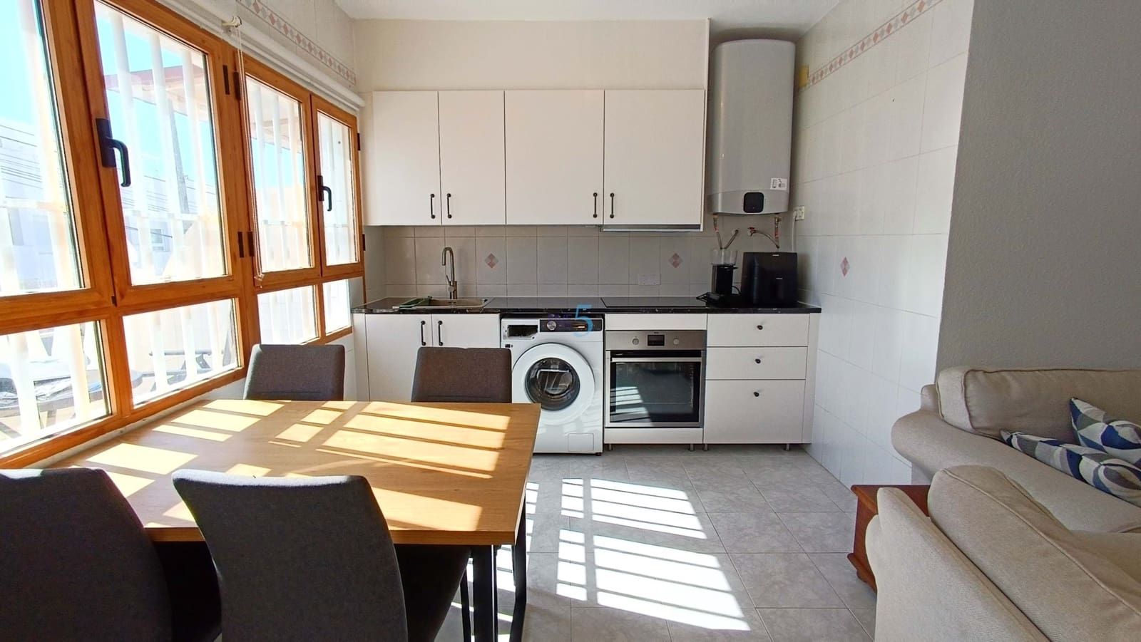2 slaapkamer Appartement te koop in Torrevieja met zwembad - € 189.995 (Ref: 9739287)