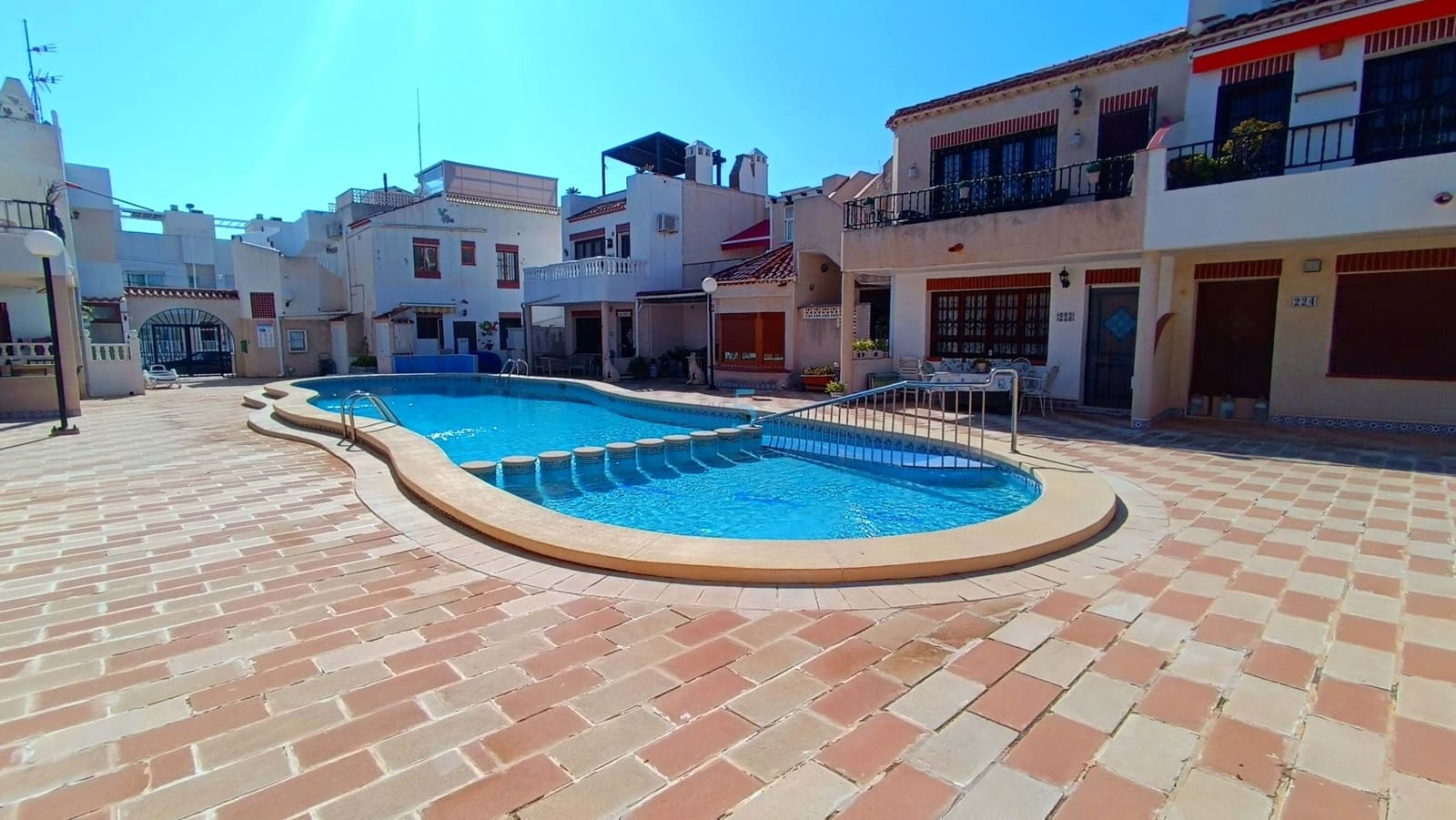 2 slaapkamer Appartement te koop in Torrevieja met zwembad - € 189.995 (Ref: 9739287)