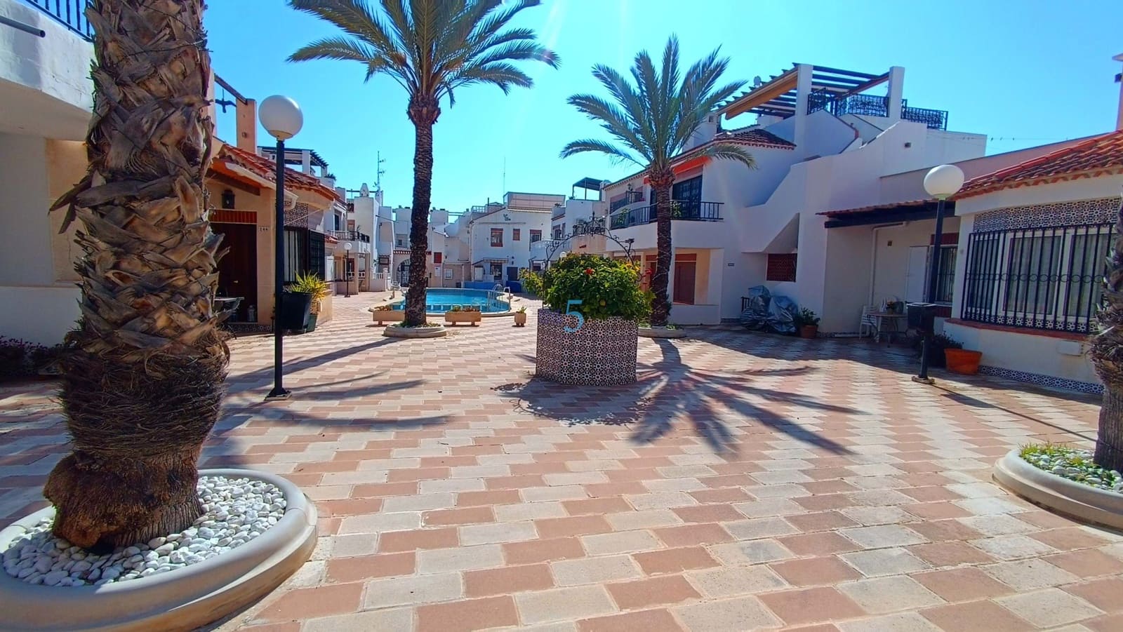 2 slaapkamer Appartement te koop in Torrevieja met zwembad - € 189.995 (Ref: 9739287)