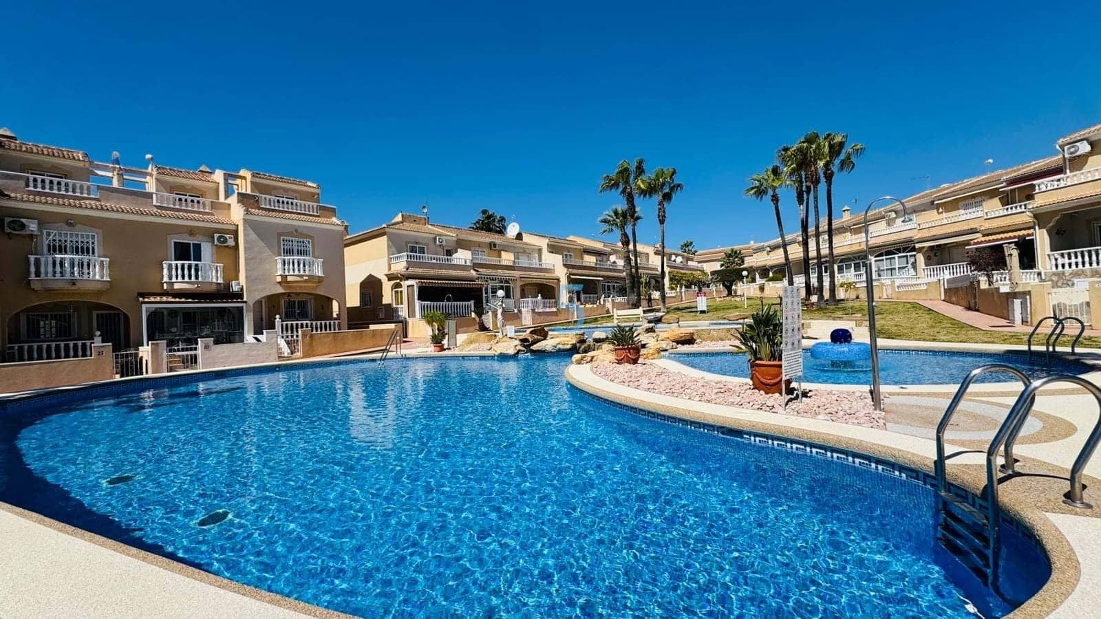 2 sypialnia Dom na sprzedaż w Ciudad Quesada z basenem garażem - 260 000 € (Ref: 9743053)