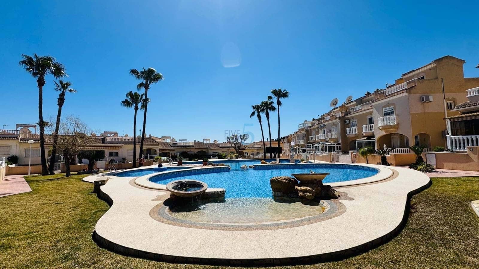 2 sypialnia Dom na sprzedaż w Ciudad Quesada z basenem garażem - 260 000 € (Ref: 9743053)