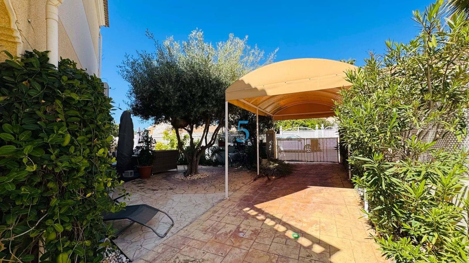 2 sypialnia Dom na sprzedaż w Ciudad Quesada z basenem garażem - 260 000 € (Ref: 9743053)