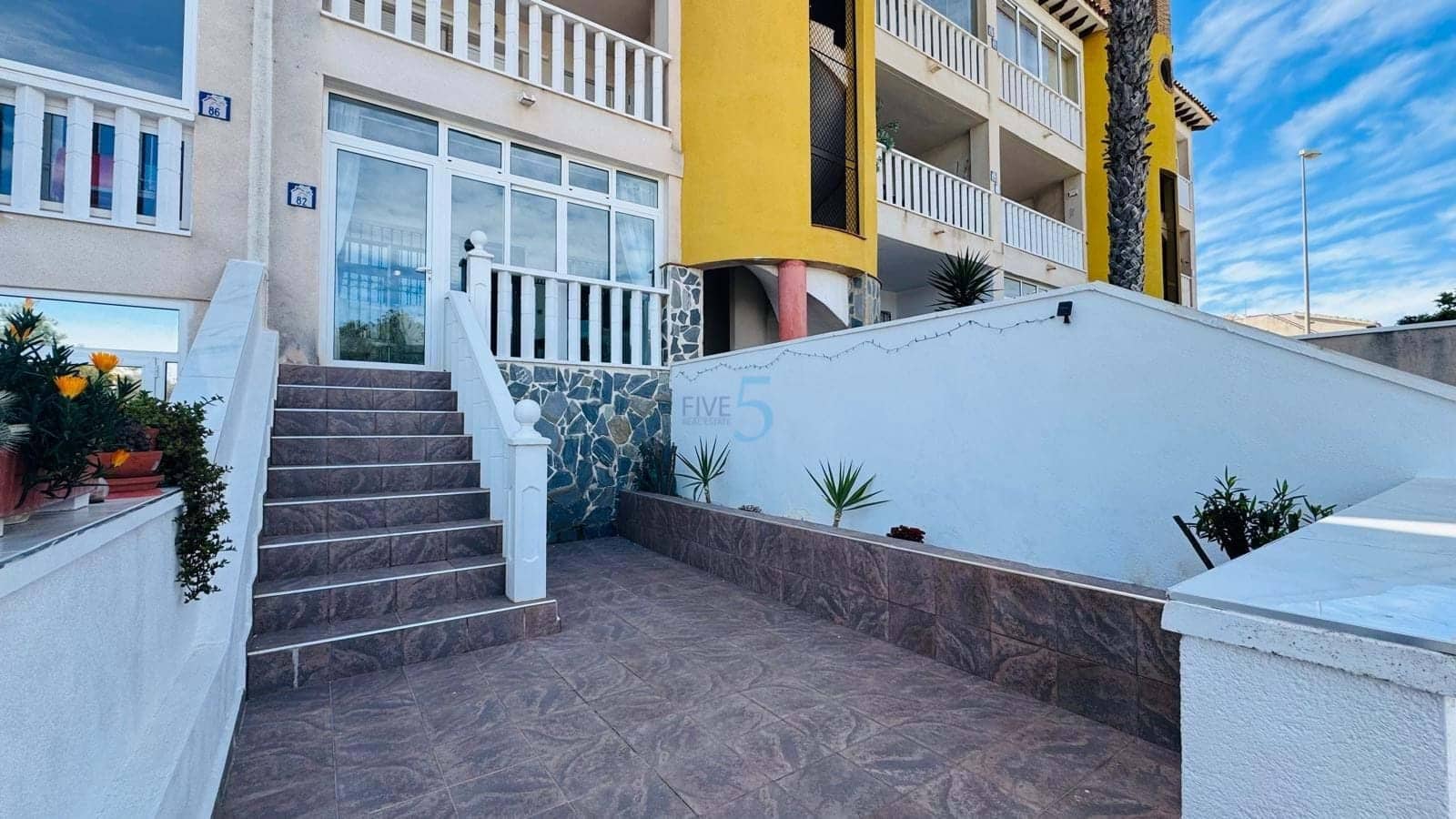 Apartamento de 2 habitaciones en Villamartin en venta con piscina - 139.900 € (Ref: 9743054)