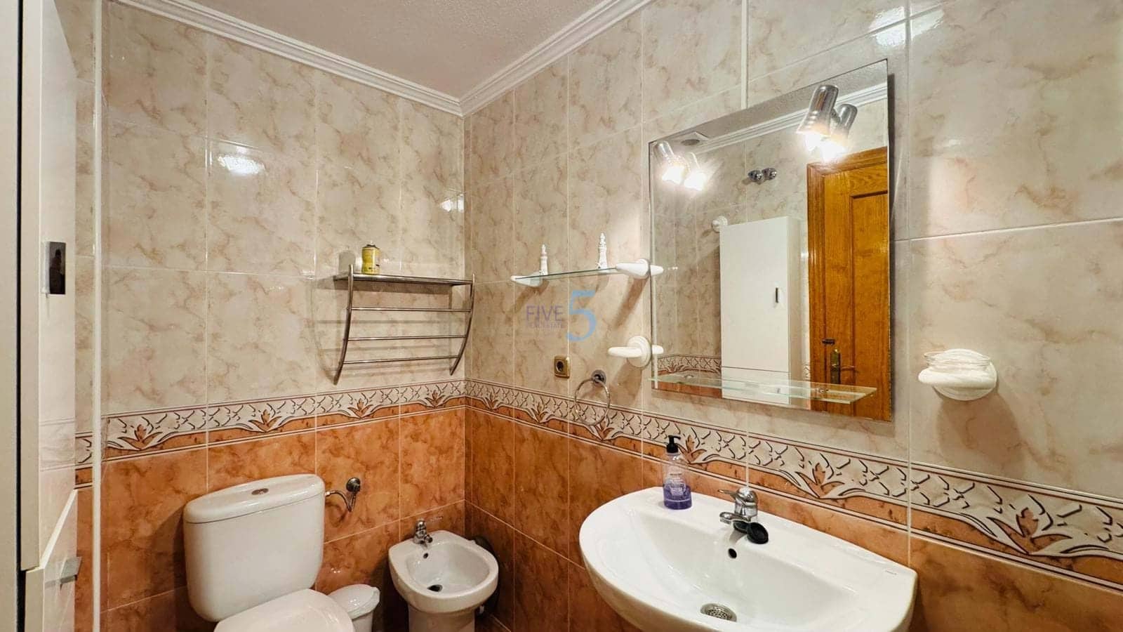 Apartamento de 2 habitaciones en Villamartin en venta con piscina - 139.900 € (Ref: 9743054)