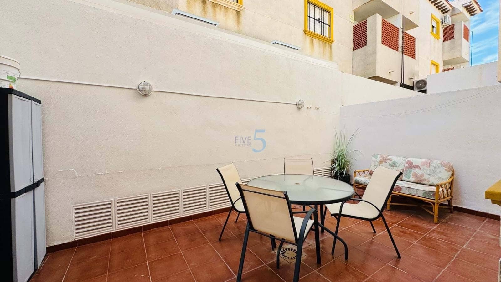 Apartamento de 2 habitaciones en Villamartin en venta con piscina - 139.900 € (Ref: 9743054)