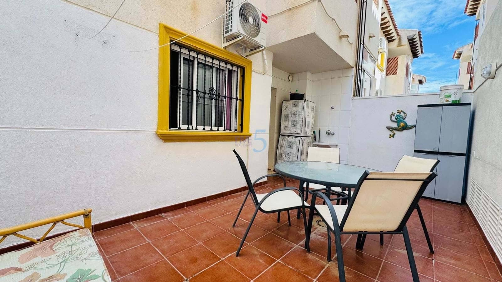 Apartamento de 2 habitaciones en Villamartin en venta con piscina - 139.900 € (Ref: 9743054)