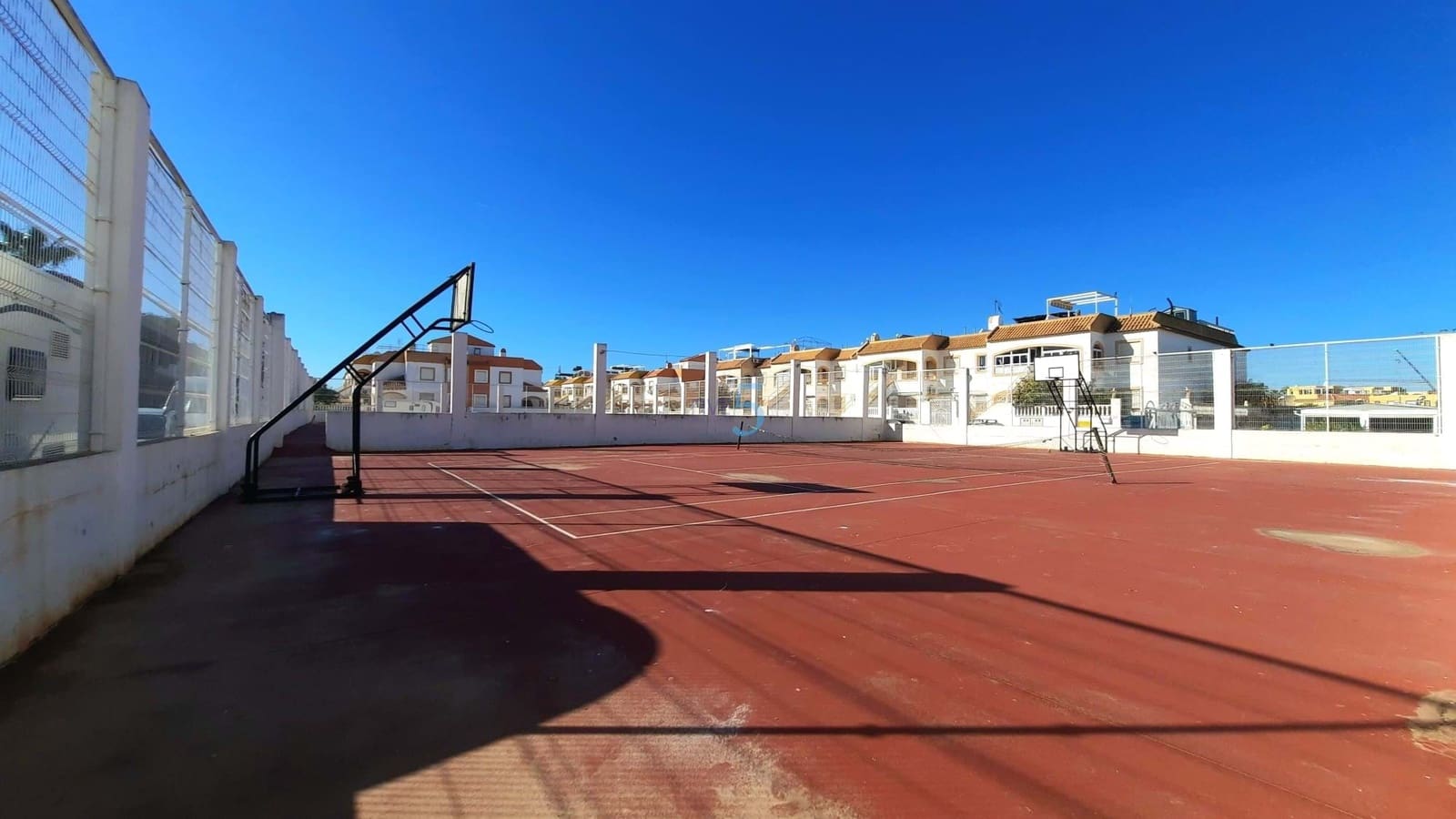 2 soverom Leilighet til salgs i Torrevieja med svømmebasseng garasje - € 158 000 (Ref: 9743160)