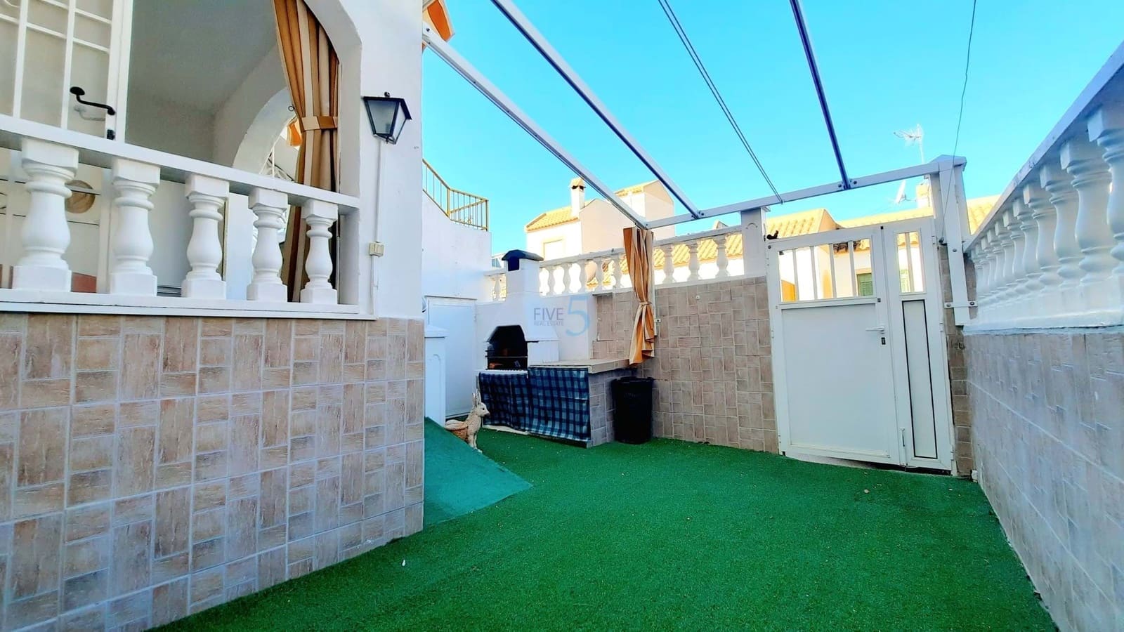 2 soverom Leilighet til salgs i Torrevieja med svømmebasseng garasje - € 158 000 (Ref: 9743160)