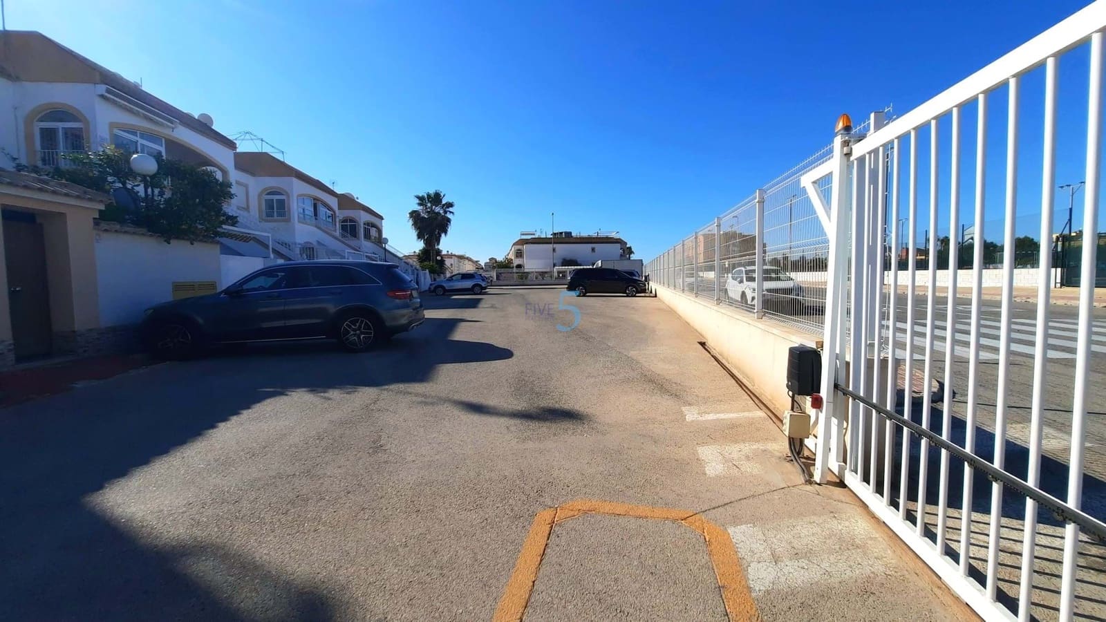 2 soverom Leilighet til salgs i Torrevieja med svømmebasseng garasje - € 158 000 (Ref: 9743160)