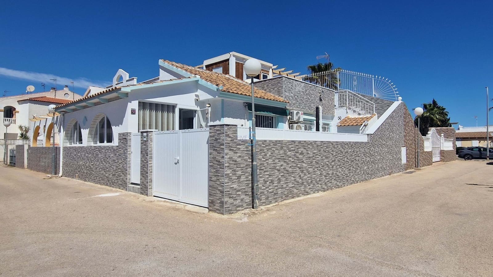 Bungalow de 2 habitaciones en Los Narejos en venta con piscina - 245.000 € (Ref: 9744313)