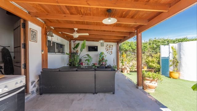 4 soveværelse Villa til salg i Daya Nueva med swimmingpool - € 395.000 (Ref: 9744314)