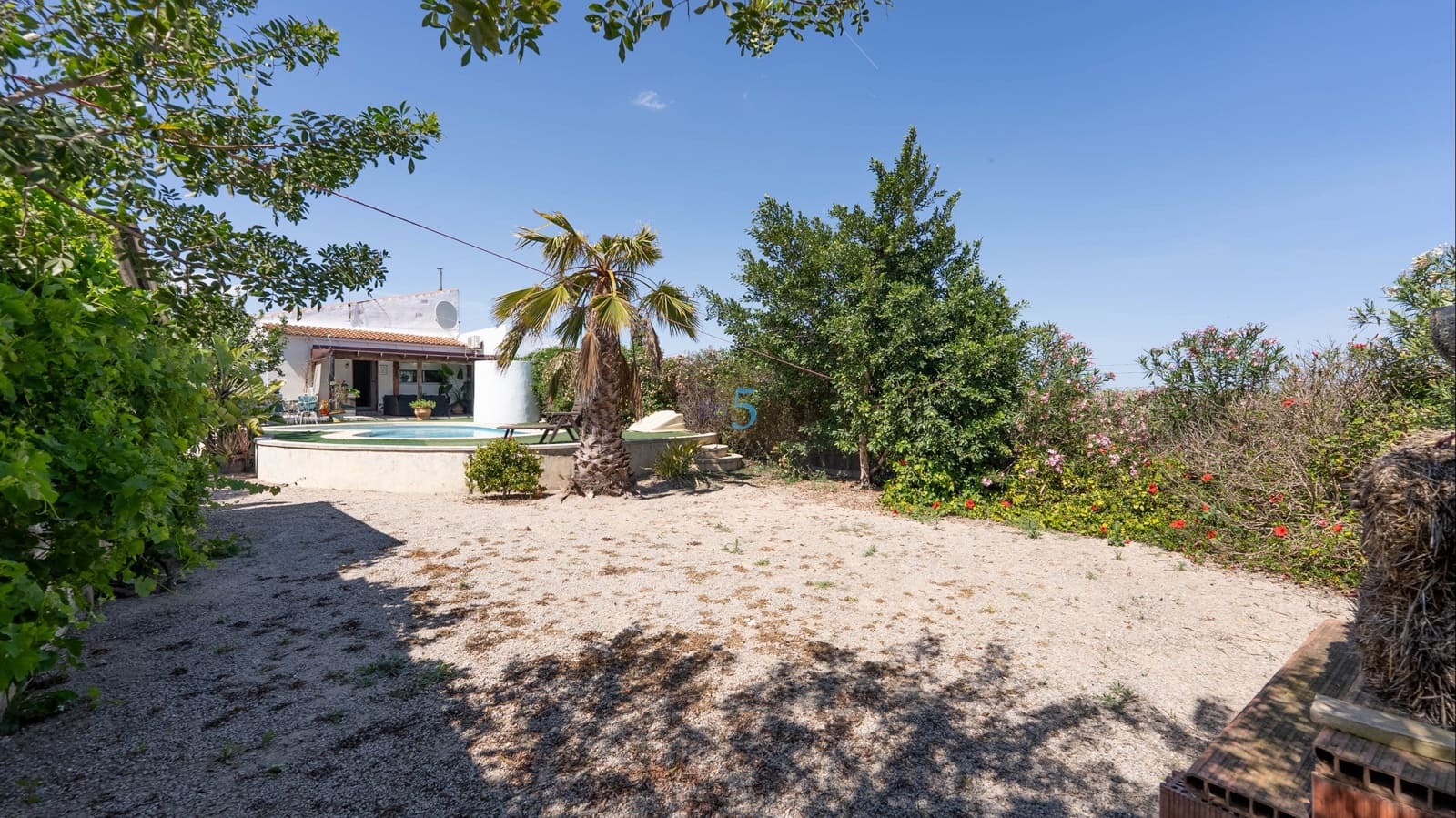 4 soveværelse Villa til salg i Daya Nueva med swimmingpool - € 395.000 (Ref: 9744314)