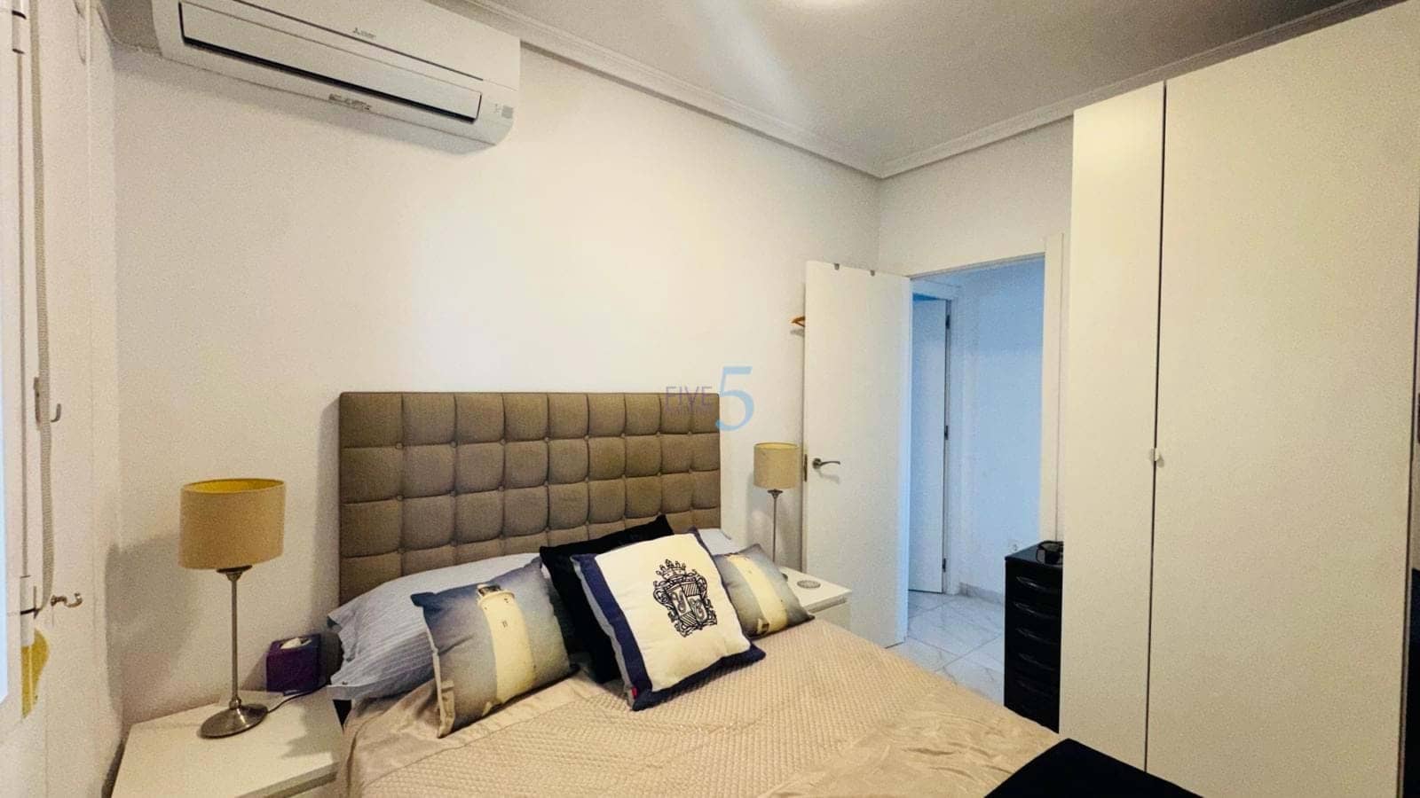 Chalet de 3 habitaciones en Villamartin en venta con piscina garaje - 385.000 € (Ref: 9747287)