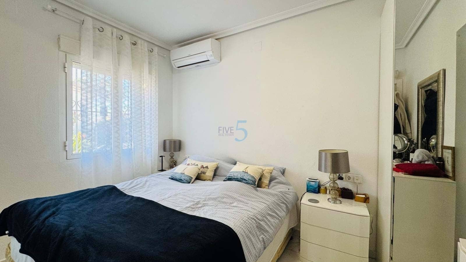 Chalet de 3 habitaciones en Villamartin en venta con piscina garaje - 385.000 € (Ref: 9747287)