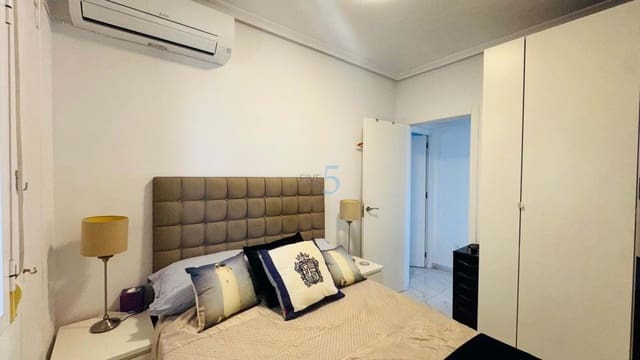 Chalet de 3 habitaciones en Villamartin, Orihuela en venta con piscina garaje - 385.000 € (Ref: 9747287)