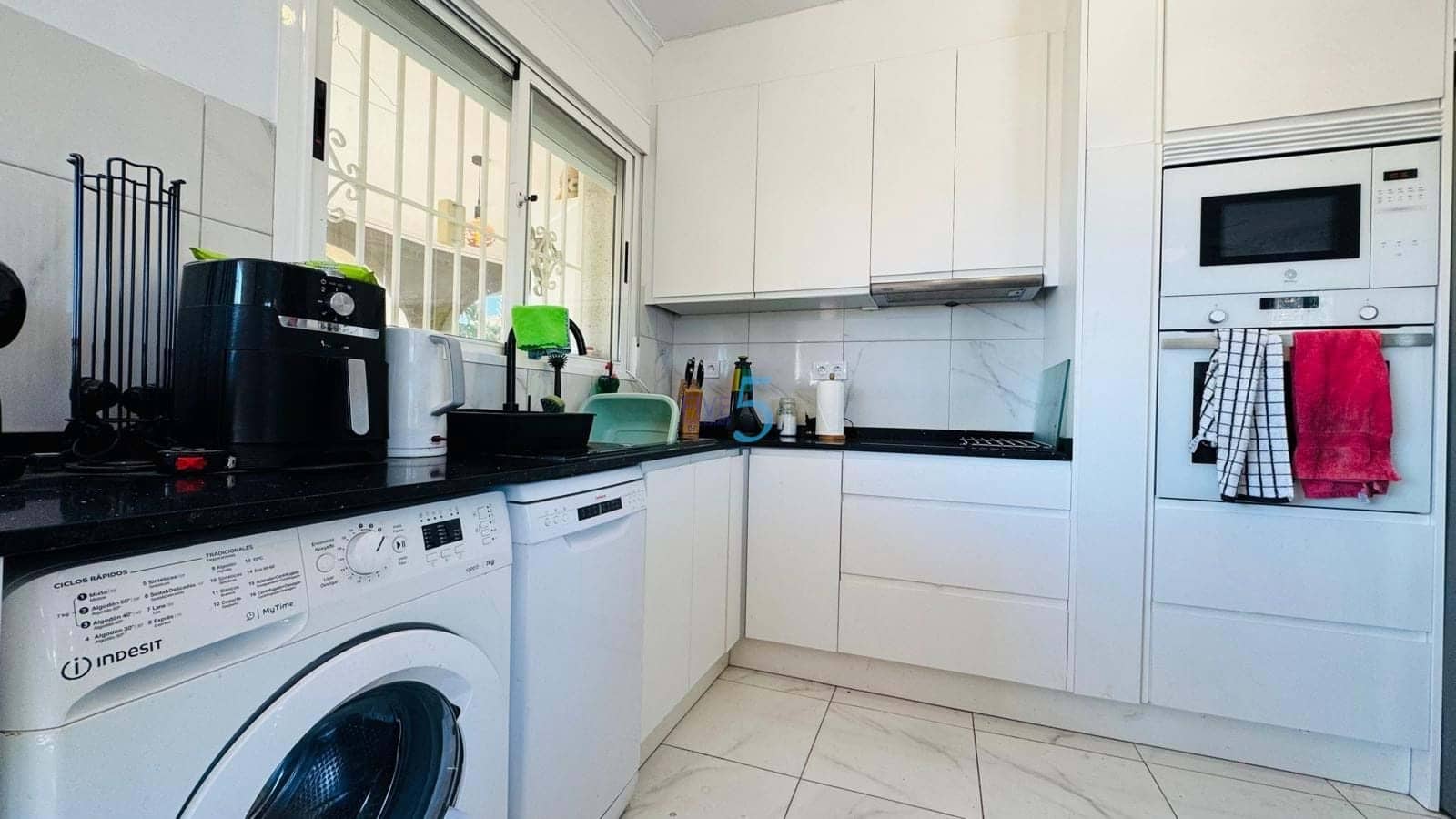 Chalet de 3 habitaciones en Villamartin en venta con piscina garaje - 385.000 € (Ref: 9747287)