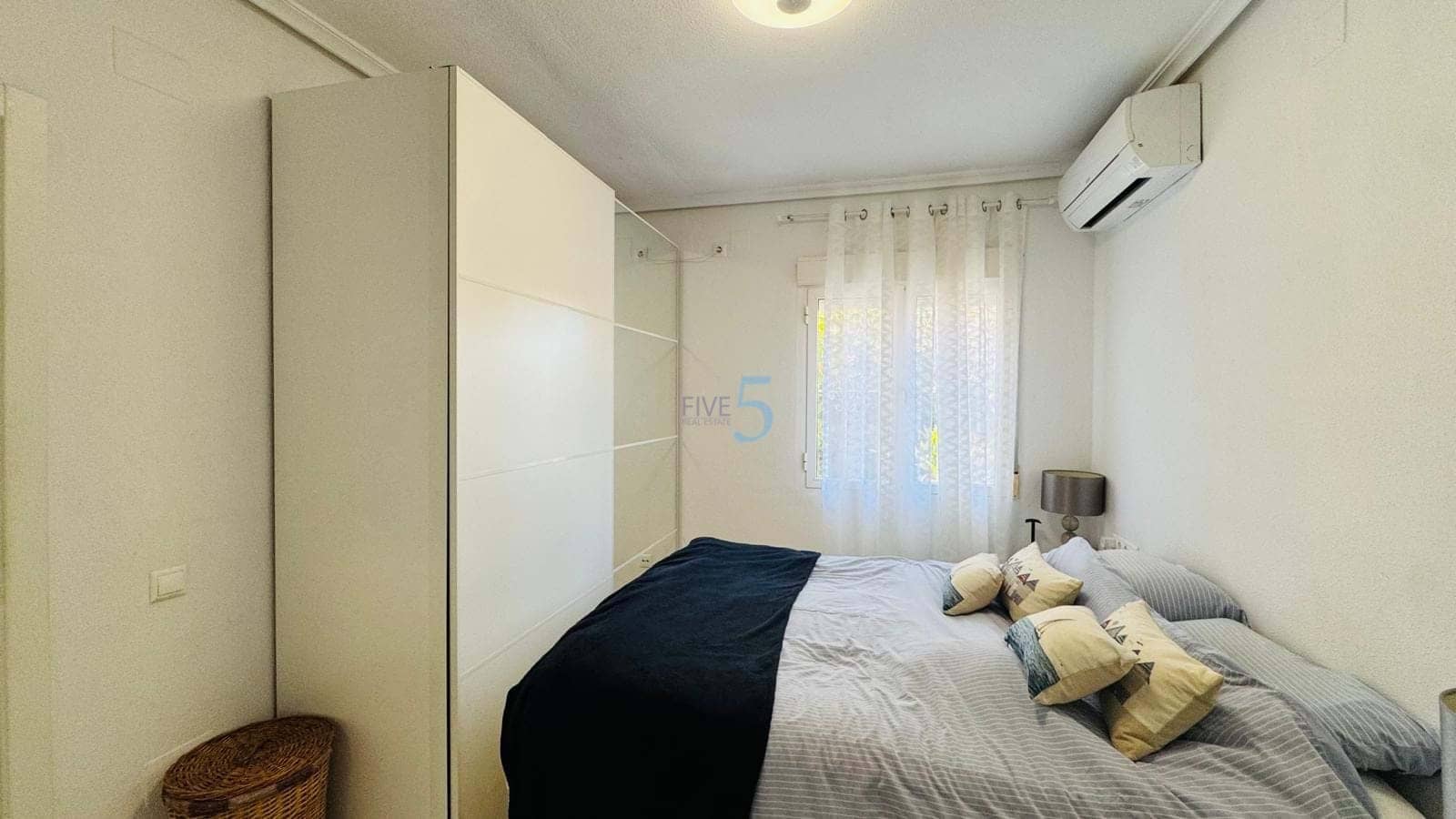 Chalet de 3 habitaciones en Villamartin en venta con piscina garaje - 385.000 € (Ref: 9747287)