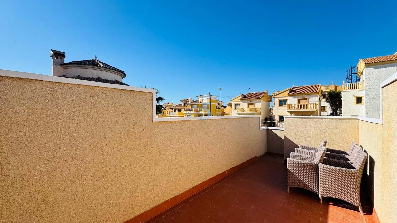 Chalet de 3 habitaciones en Villamartin en venta con piscina garaje - 385.000 € (Ref: 9747287)