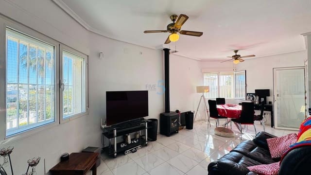 Chalet de 3 habitaciones en Villamartin, Orihuela en venta con piscina garaje - 385.000 € (Ref: 9747287)