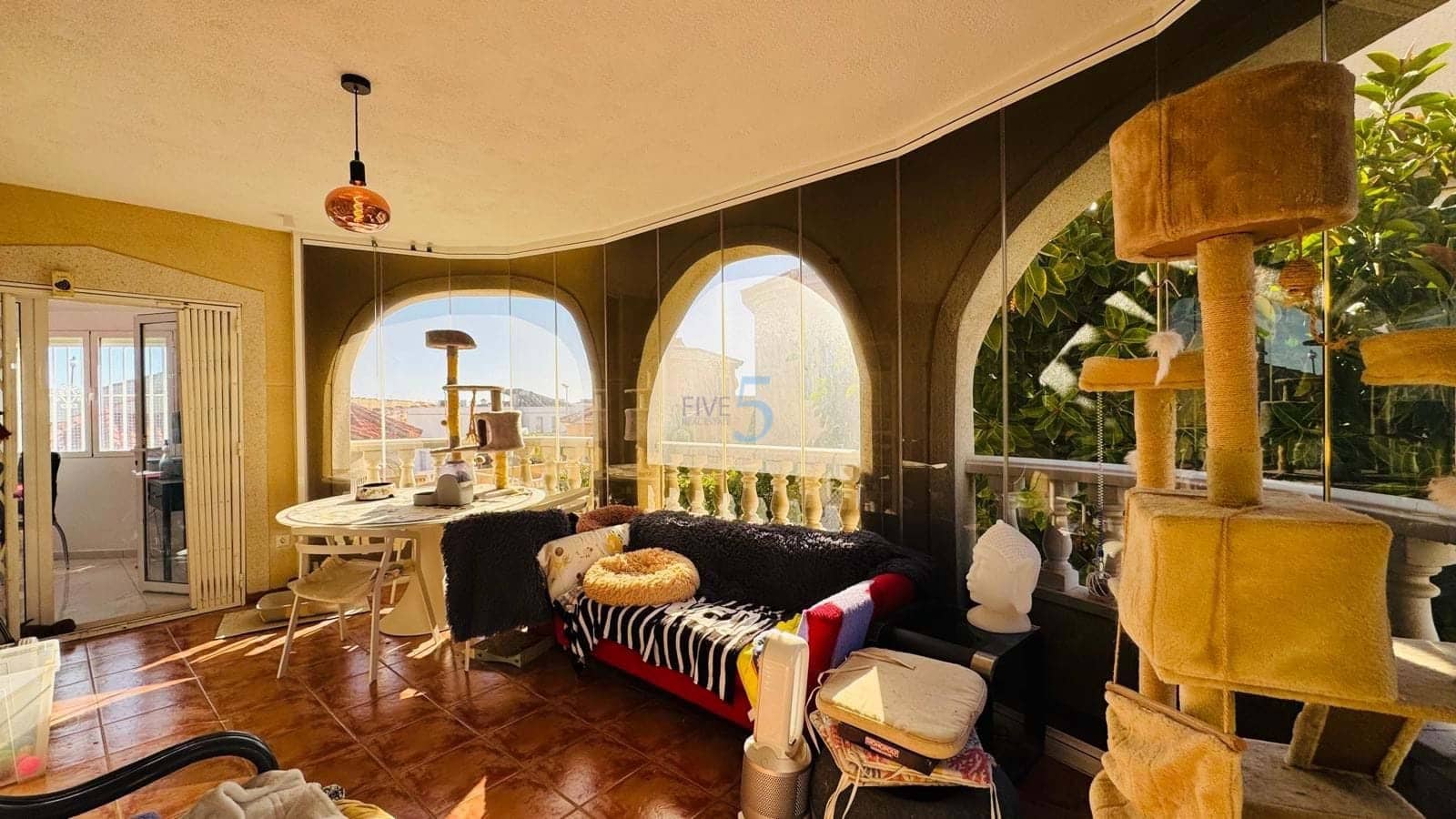 Chalet de 3 habitaciones en Villamartin en venta con piscina garaje - 385.000 € (Ref: 9747287)