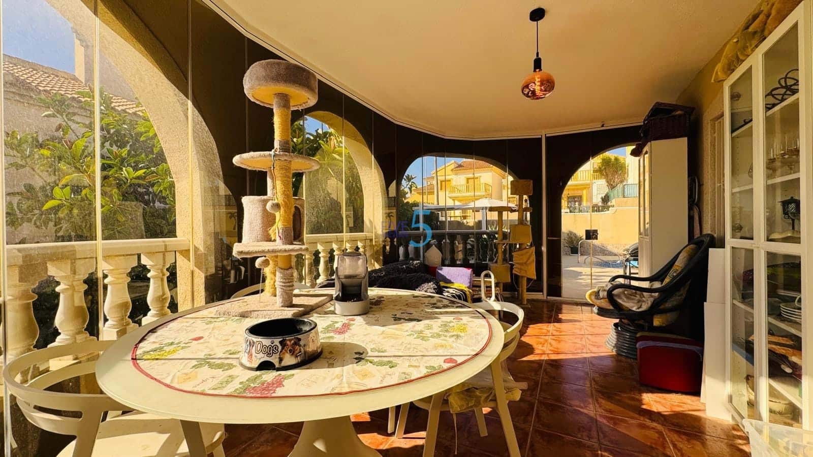 Chalet de 3 habitaciones en Villamartin en venta con piscina garaje - 385.000 € (Ref: 9747287)