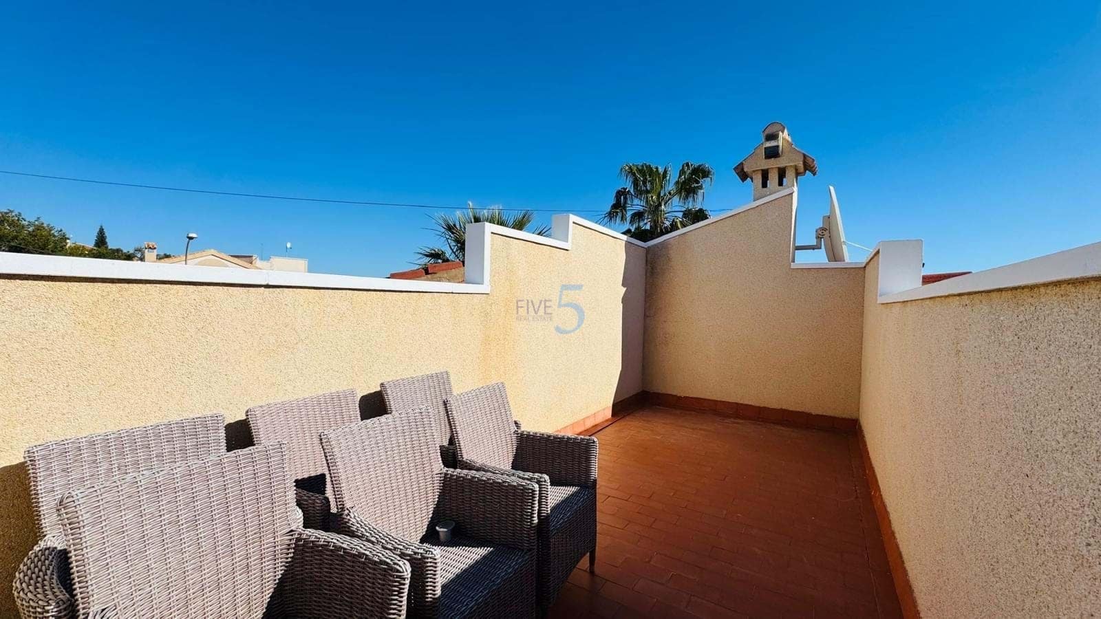 Chalet de 3 habitaciones en Villamartin en venta con piscina garaje - 385.000 € (Ref: 9747287)