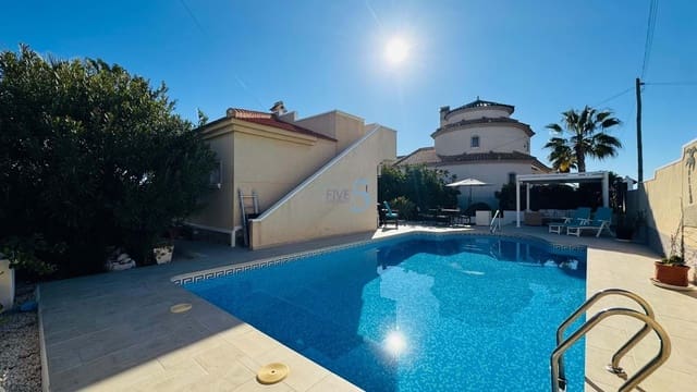 Chalet de 3 habitaciones en Villamartin, Orihuela en venta con piscina garaje - 385.000 € (Ref: 9747287)