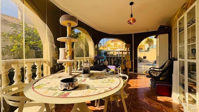 Chalet de 3 habitaciones en Villamartin, Orihuela en venta con piscina garaje - 385.000 € (Ref: 9747287)