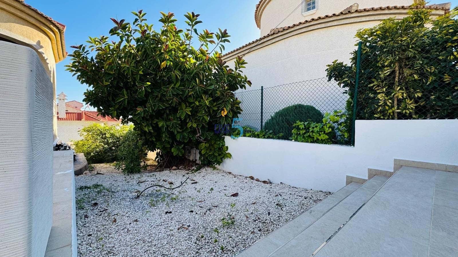 Chalet de 3 habitaciones en Villamartin en venta con piscina garaje - 385.000 € (Ref: 9747287)